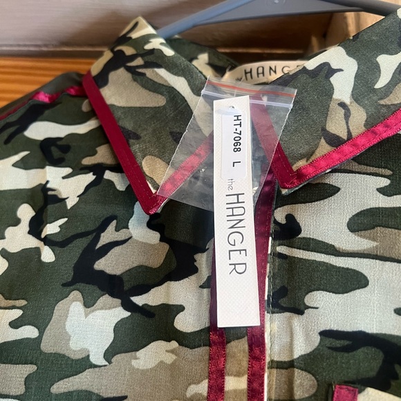 The Hanger sheer camo sleeveless top 19 ptp - Picture 3 of 3